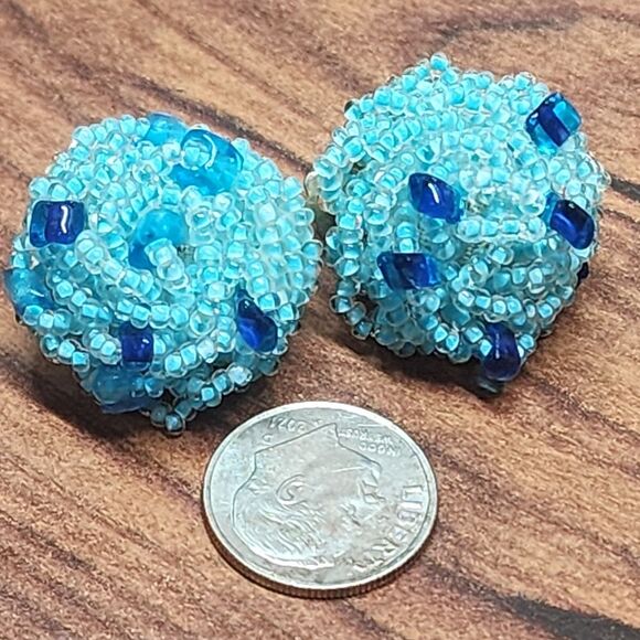 Lisner 1960's Turquoise-Blue Beaded Clip Earrings - Picture 10 of 12